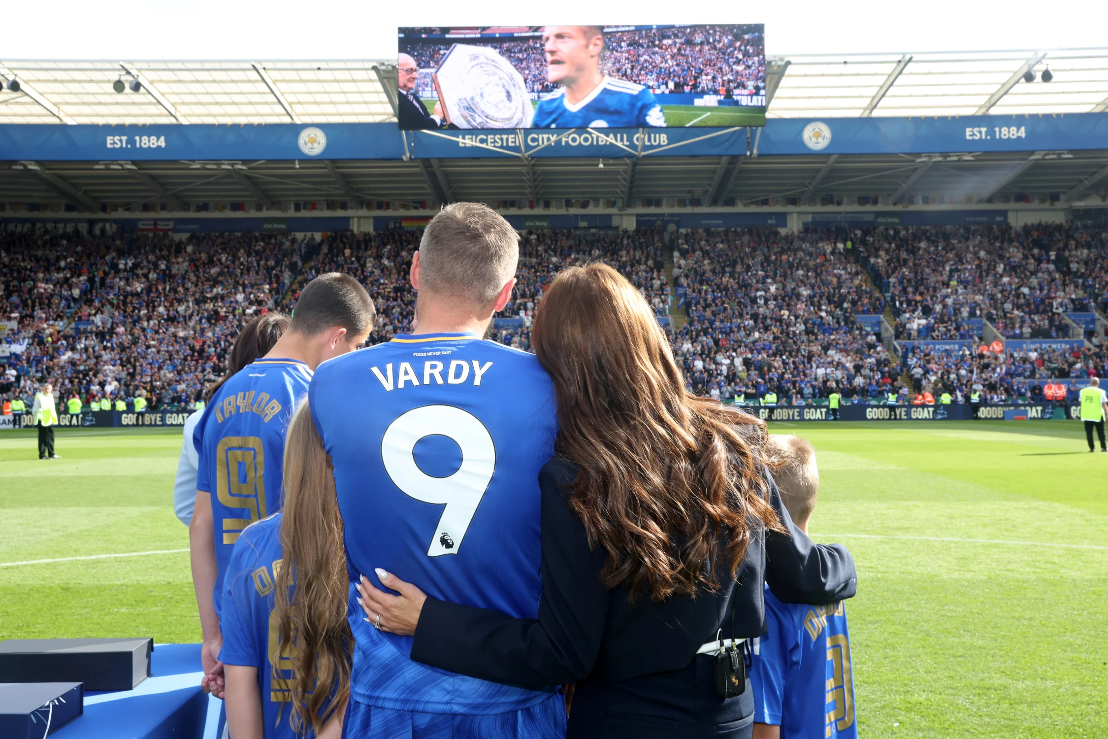 浓眉哥与70激战拜仁分钟德布劳内新星突破纪录表现惊艳，媒体一致点评：金州勇士加时末段临场应变