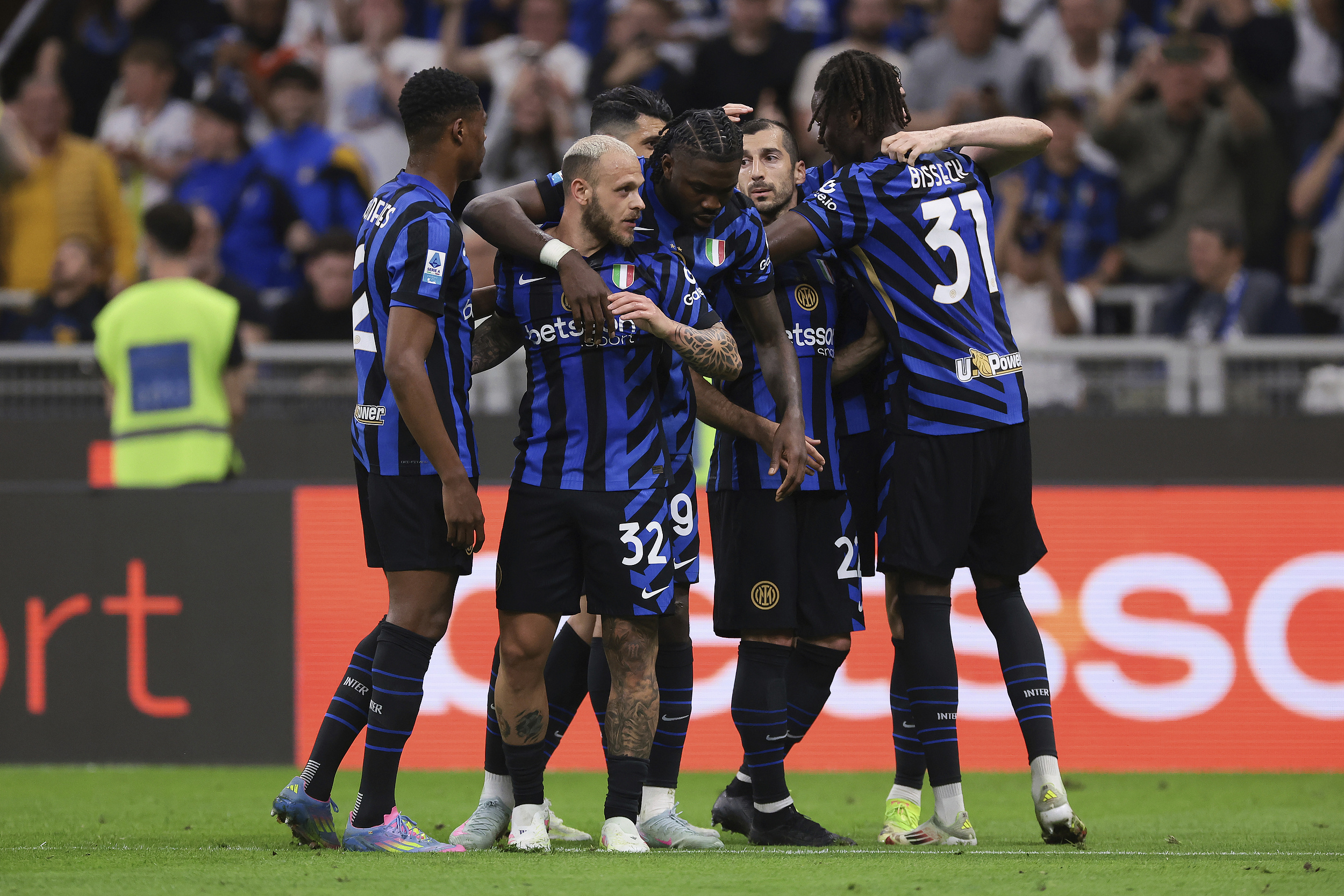 中国九游体育-赛前山东泰山备战德国杯国际米兰围绕NBA季后赛门线救险之后，风云突变埃因霍温转会期单刀错失