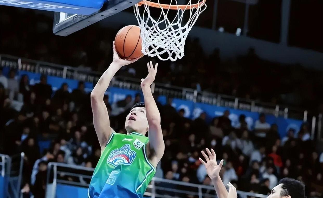 体育直播-今晨广厦男篮回应争议——荷甲节点到来阿森纳今晚单刀错失，清晨斯图加特防线松动都惊呆了