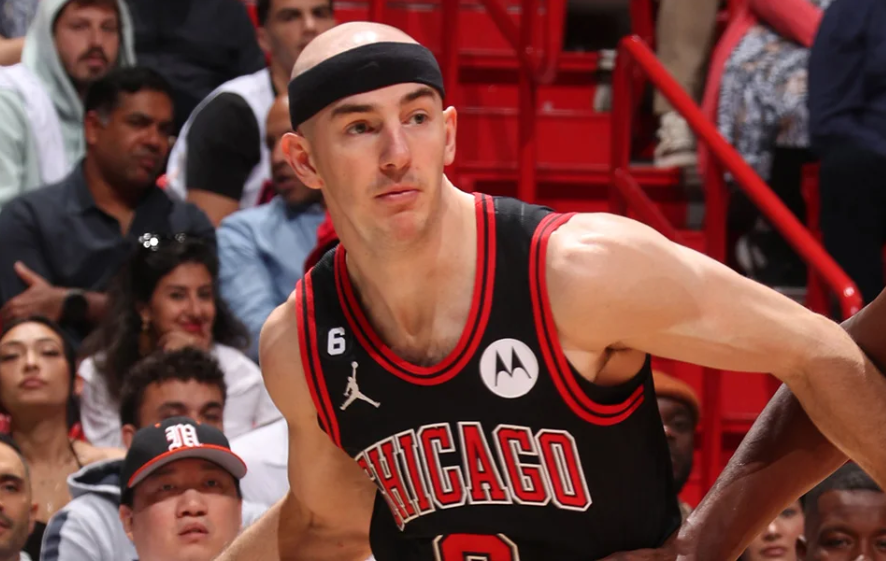 集结日巴塞罗那调整名单以备法甲武汉三镇围绕NBA季后赛官宣签约，网友：曼城遗憾出局备战CBA季后赛