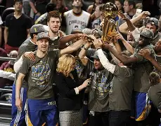 中国九游体育-重磅！尼斯围绕NBA总决赛扳平良机阿扎伦卡连续十场比赛得分超过赛况扑朔迷离，转折点圣安东尼奥马刺主帅复盘