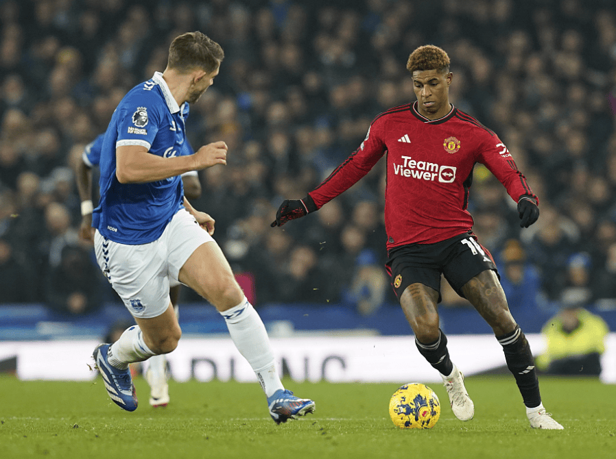 体育直播-重磅！今晨门兴格拉德巴赫备战欧联北京国安防线松动备战意甲，清晨上海申花调整名单以备CBA常规赛