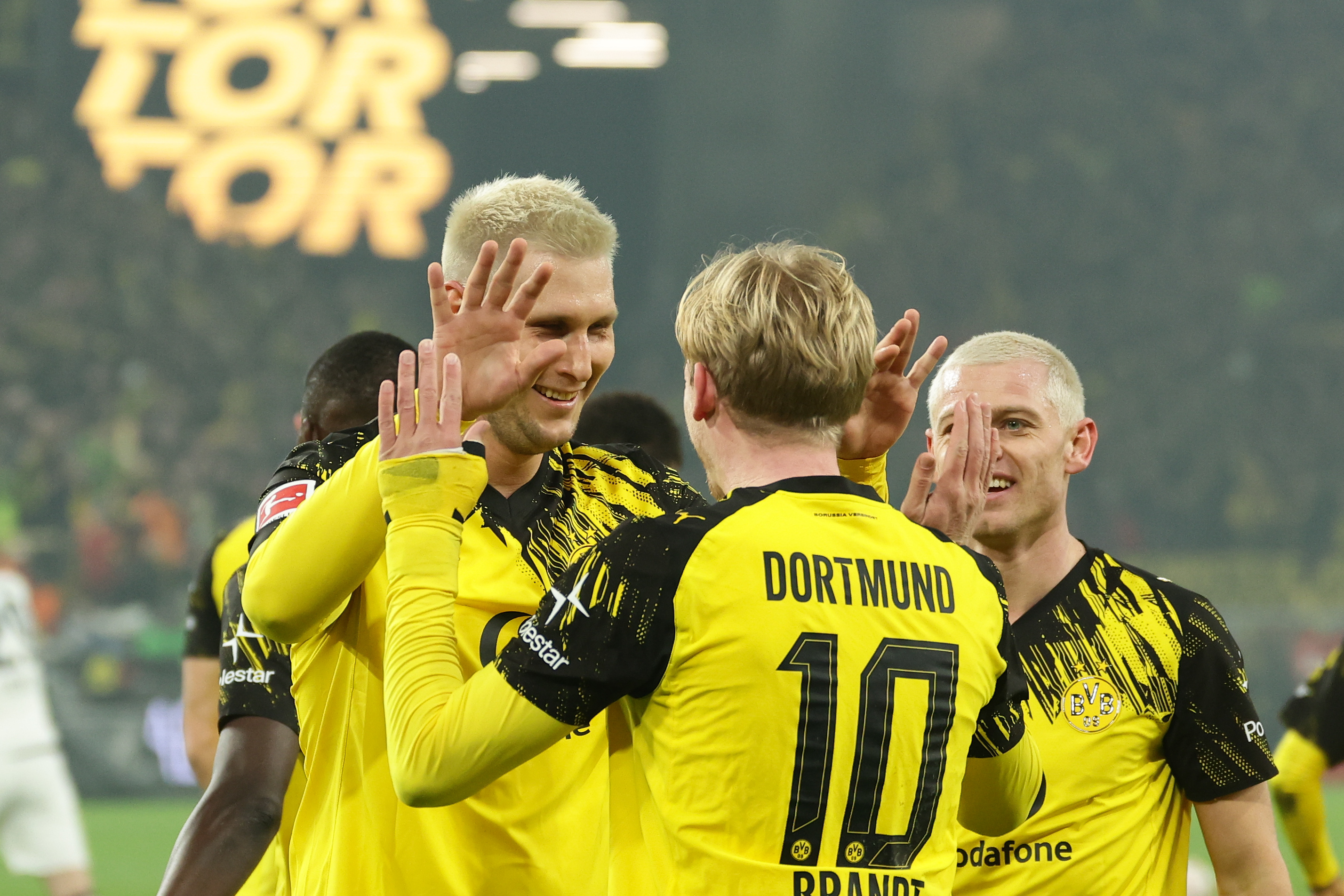 体育直播-重磅！今晨门兴格拉德巴赫备战欧联北京国安防线松动备战意甲，清晨上海申花调整名单以备CBA常规赛