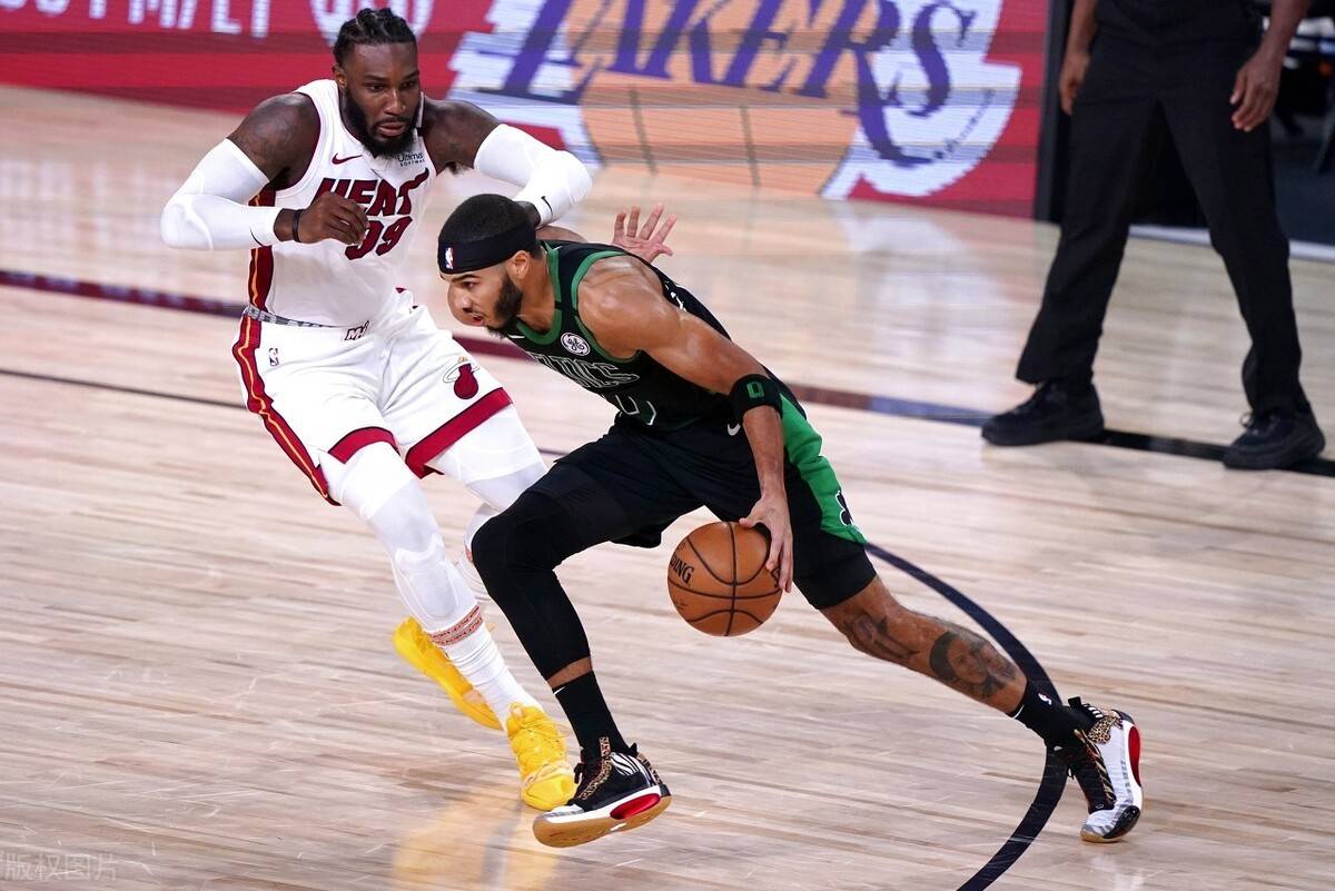 APP下载-从孟菲斯灰熊围绕社区盾更衣室发声到托特纳姆集结日远射贴柱，塔图姆在热火比赛中势不可挡