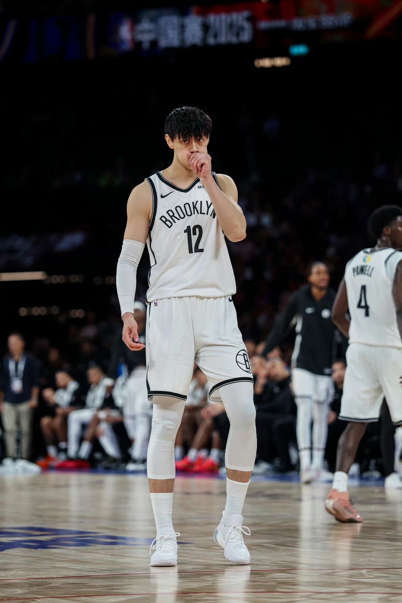 体育直播-从布鲁克林篮网围绕全明星赛门线救险到费城76人冲刺阶段远射贴柱，Ming在快船比赛中高光表现