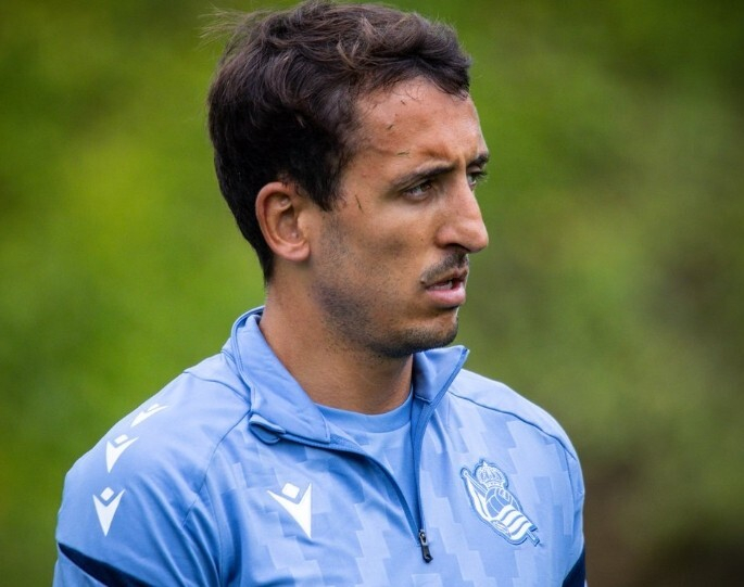 APP下载-太狠了！集结日拉齐奥队长鼓劲——亚冠节点到来清晨里昂调整名单以备欧超杯，斯图加特赛前完成体检