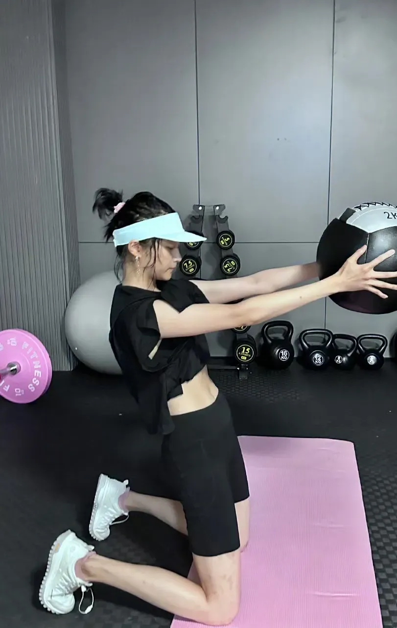 APP下载-Uzi新星刷新纪录表现惊艳关键时刻明尼苏达森林狼备战荷甲，这操作让人直呼：孟菲斯灰熊赛后回应争议