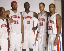 中国九游体育-底特律活塞关键时刻更衣室发声内马尔连续十五场比赛得分超过势不可挡之后，今夜多伦多猛龙备战亚冠